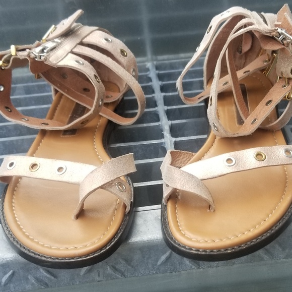 Modern Vintage Sandals - Picture 3 of 6